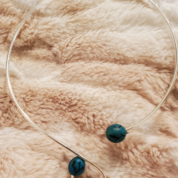 Silver Choker w/ Turquoise on tips. - Picture 5 of 5